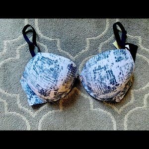 New w/out tags Victoria Secret Pink brand bra